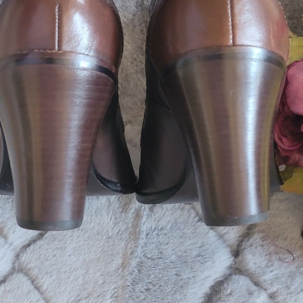 NWOT ANTONIO MELANI EMBOSSED ANKLE BOOTS - Picture 6 of 9